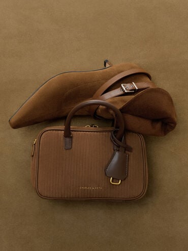 بوت شمواه صناعي بمقدمة مدببة وكشكشة, كونياكي, hi-res