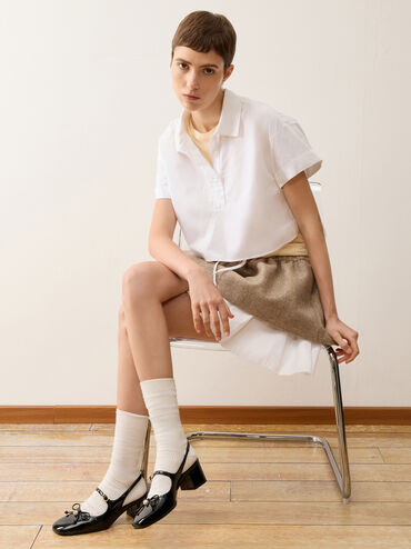 حذاء ماري جاين بكعب عالٍ بامب لامع بحزام خلفي ومزين بفيونكة وكريستال لؤلؤي, أسود براق, hi-res