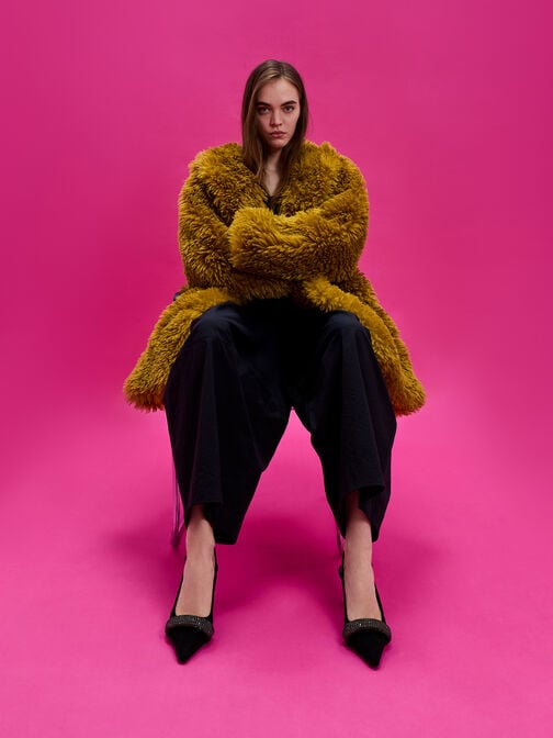 حذاء شامواه بحزام خلفي بكعب ومقدمة مدببة مزين بالكريستالات, أسود خشن, hi-res