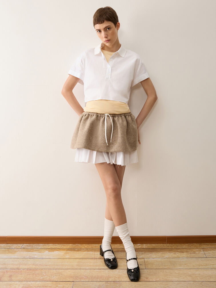 حذاء ماري جاين بكعب عالٍ بامب لامع بحزام خلفي ومزين بفيونكة وكريستال لؤلؤي, أسود براق, hi-res