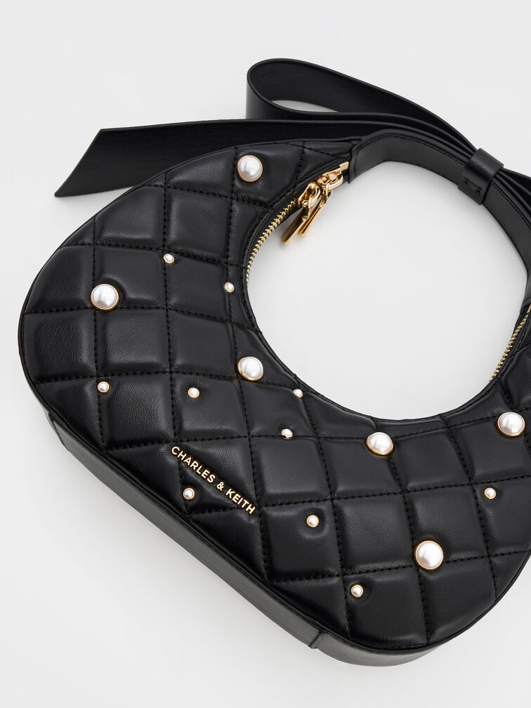 حقيبة هلالية جيني مبطنة مزينة باللؤلؤ بمقبض على شكل فيونكة, أسود, hi-res