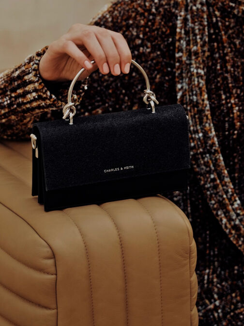 محفظة كريستين بسلسلة وتصميم لامع, أسود كلاسيكي, hi-res