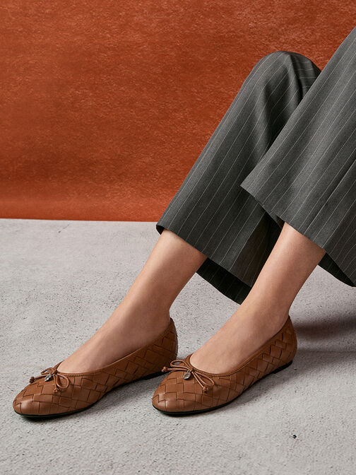 حذاء باليه إيڤيت مسطح منسوج ومزين بفيونكة, بني, hi-res