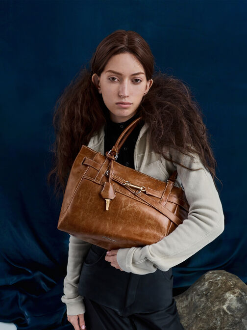 حقيبة دلفينا بحزام, Distressed Tan, hi-res