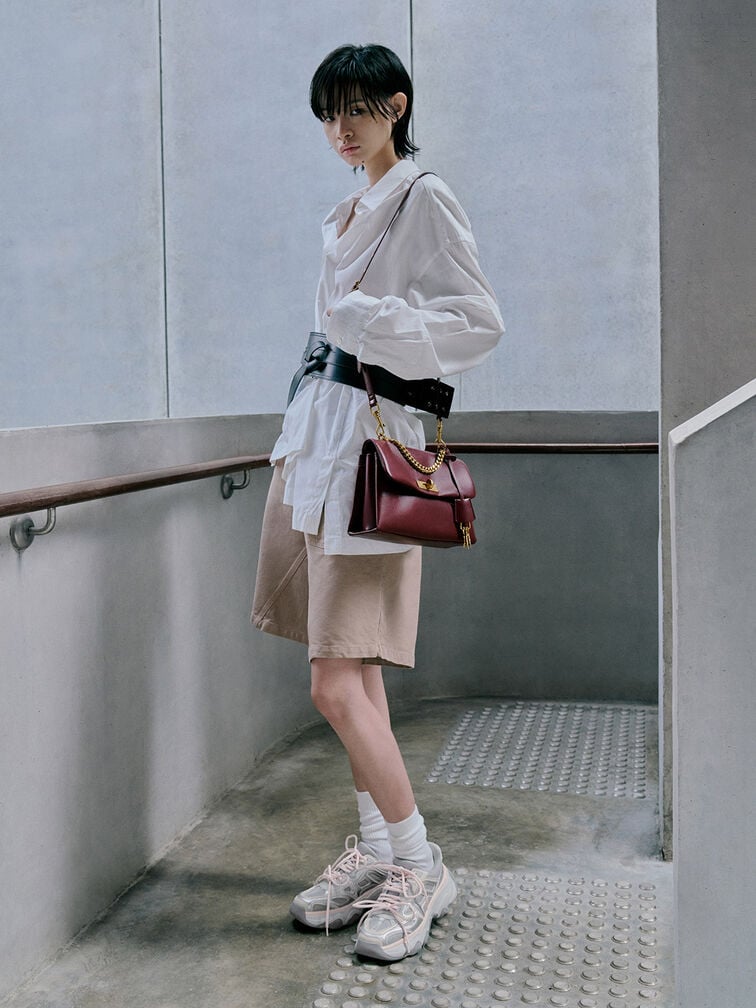 حقيبة كروس بودي كيري بسلسلة يد معدنية, برقوق التوت, hi-res