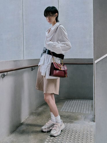 حقيبة كروس بودي كيري بسلسلة يد معدنية, برقوق التوت, hi-res