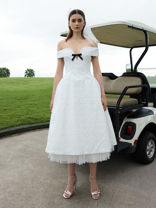 صندل جيسي من الجلد بكعب ستيليتو وحزام حول الكاحل ومظهر معدني مزين بفيونكة, فضي, hi-res