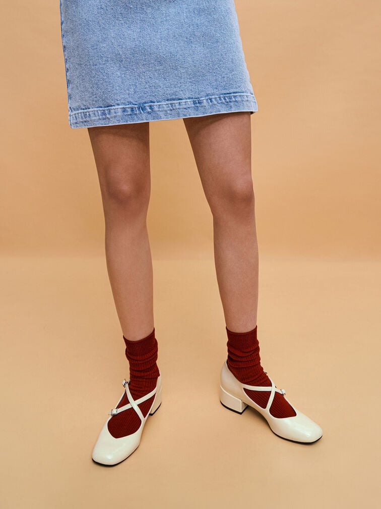 حذاء ماري جين لامع بكعب عريض وحزام متقاطع, أبيض طباشيري, hi-res