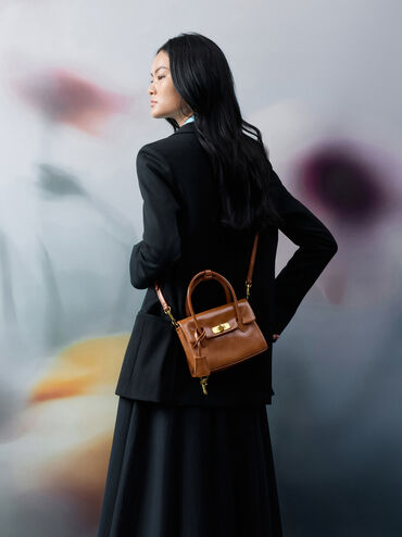 حقيبة توت "كيري" ميني بقفل دوار, Distressed Tan, hi-res