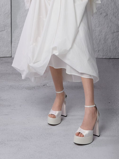 صندل ميشيل بلاتفورم من بوليستر معاد تدويره, أبيض, hi-res