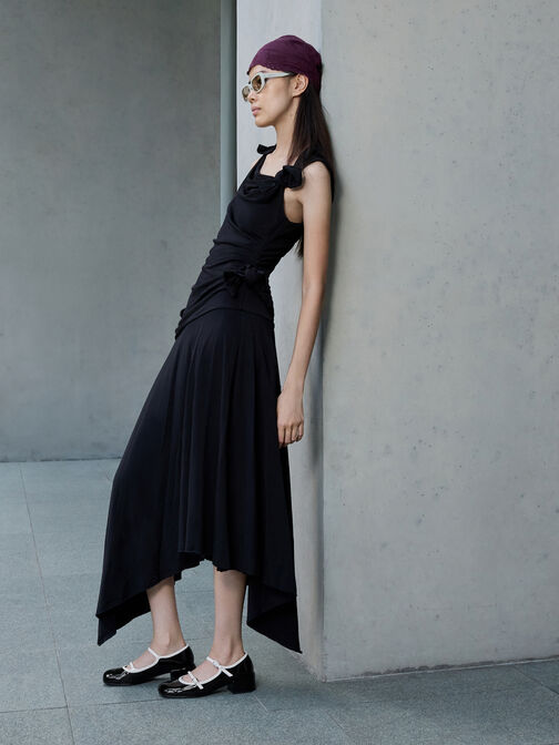 حذاء بامبس ماري جين لامع بحزام مزدوج وحواف متباينة, أسود براق, hi-res