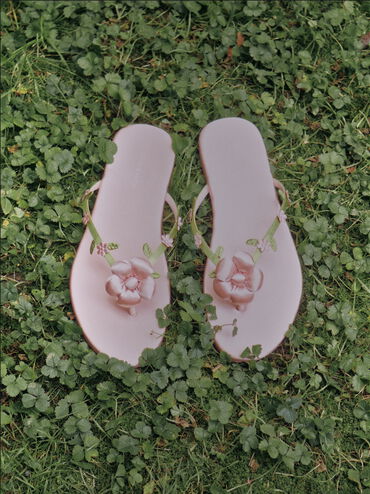 صندل مزين بالزهور المنتفخة, وردي, hi-res