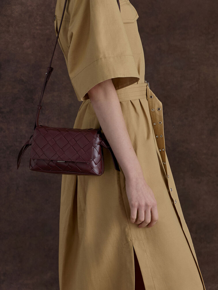 شنطة كروس إيفيت بنقشة منسوجة, أحمر توتي فاخر, hi-res