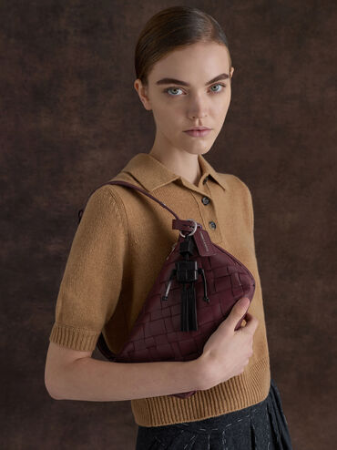 حقيبة كتف إيفيت بتصميم مضفور وتصميم معدني لامع, أحمر توتي فاخر, hi-res