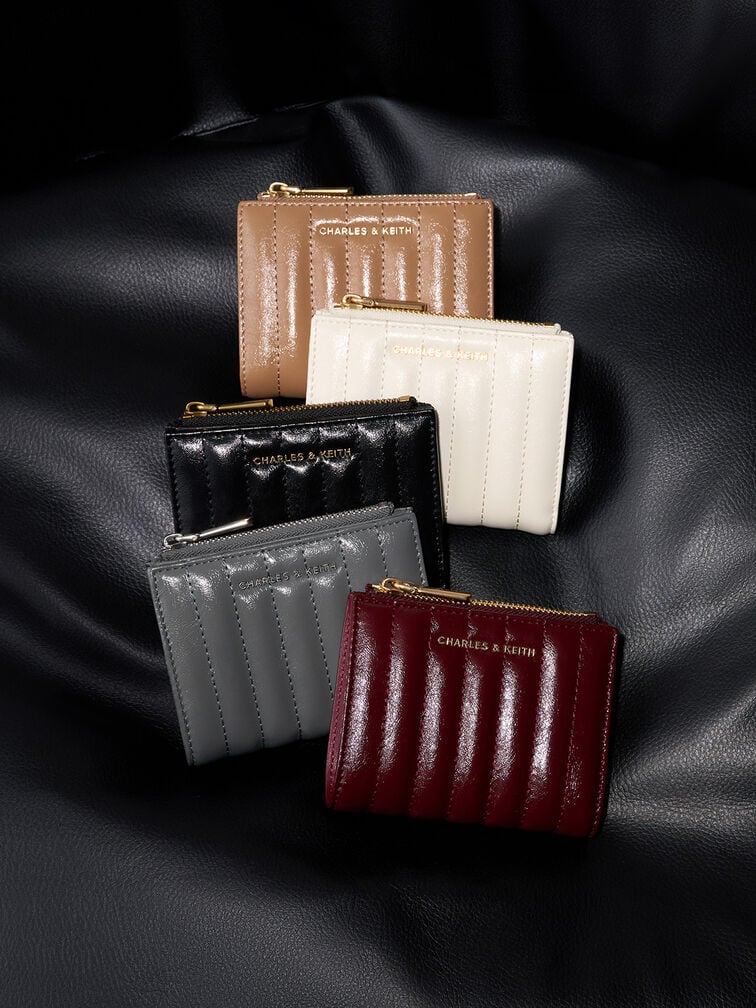 محفظة دونا بسحّاب علوي ومظهر مجعد وتصميم مزين بغرزات طولية, برغندي, hi-res