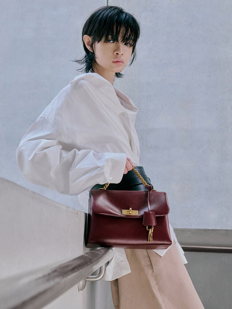 حقيبة كروس بودي كيري بسلسلة يد معدنية, برقوق التوت, hi-res