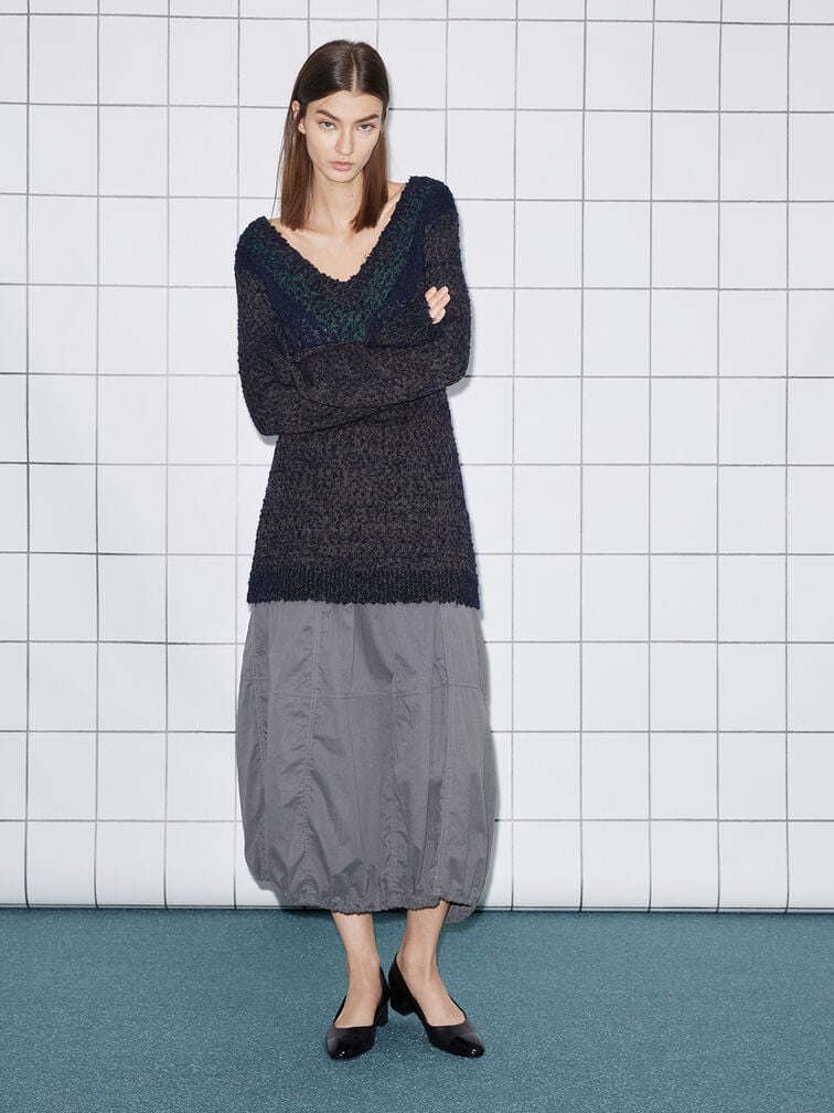 حذاء بامبس كليو لامع متباين بمقدمة مدببة, أسود, hi-res