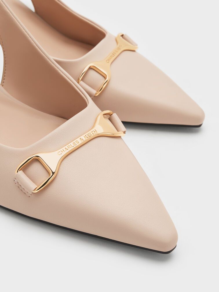 حذاء ليزلي بكعب عالٍ وتصميم سلينجباك مفتوح الظهر مزين بحلية معدنية, لون البشرة الطبيعي, hi-res