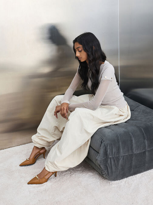 حذاء بسير خلفي ومقدمة مدببة وشريط معدني, كونياكي, hi-res