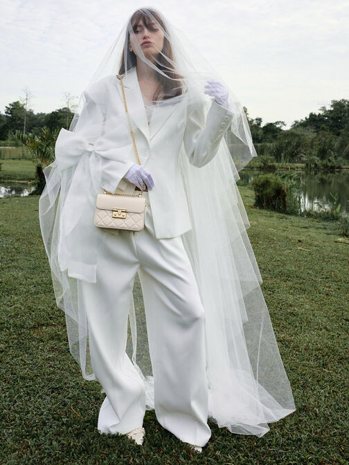 حقيبة ألفا بتصميم مبطن ومقبض على شكل سلسلة, كريمي, hi-res