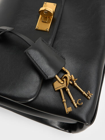 حقيبة كروس بودي كيري بسلسلة يد معدنية, أسود, hi-res