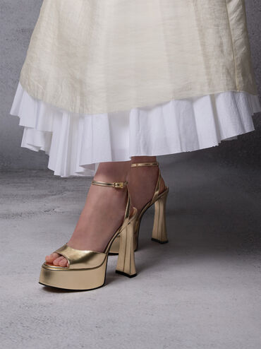 صندل ميشيل من الجلد اللامع بنعل مرتفع ولون معدني, ذهبي, hi-res