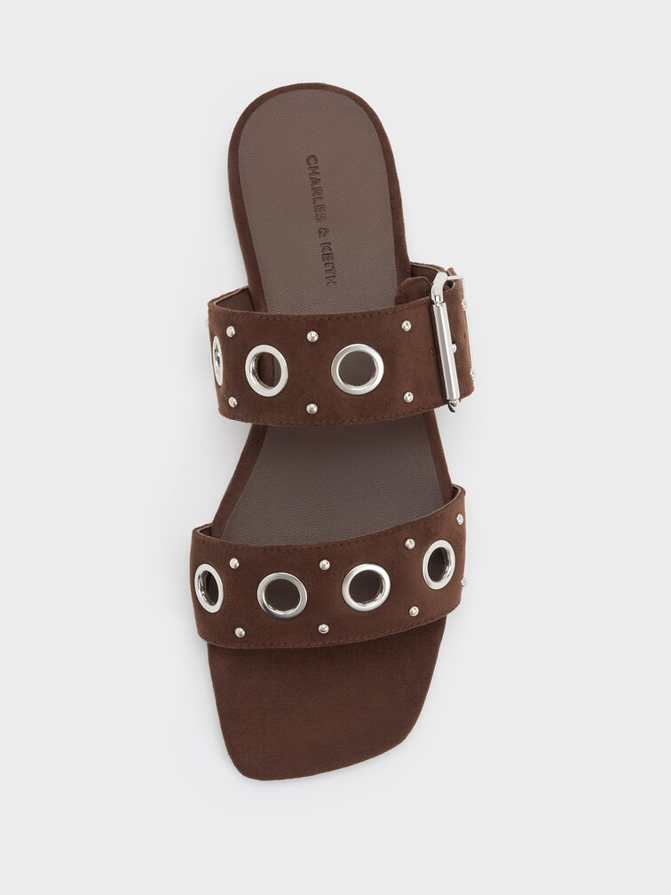 سلايدز من الجلد المدبوغ الصناعي مزودة بحلقات معدنية وإبزيم, بني محبّب غامق, hi-res