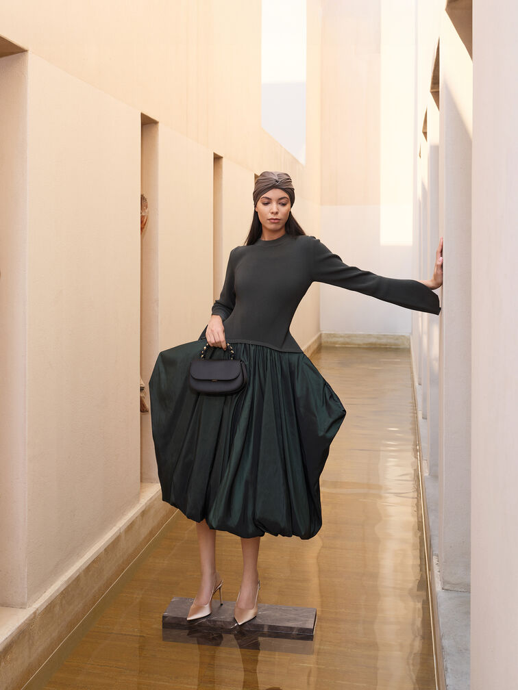 حقيبة إيليان من الساتان ومقبض يد علوي مرصع بالأحجار, أسود, hi-res