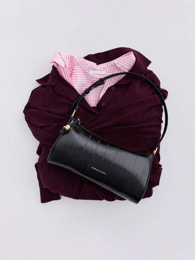 حقيبة كتف أوغستين بملمس فاخر مستوحى من جلد ثعبان البحر مع تفاصيل فنية منحوتة, أسود, hi-res