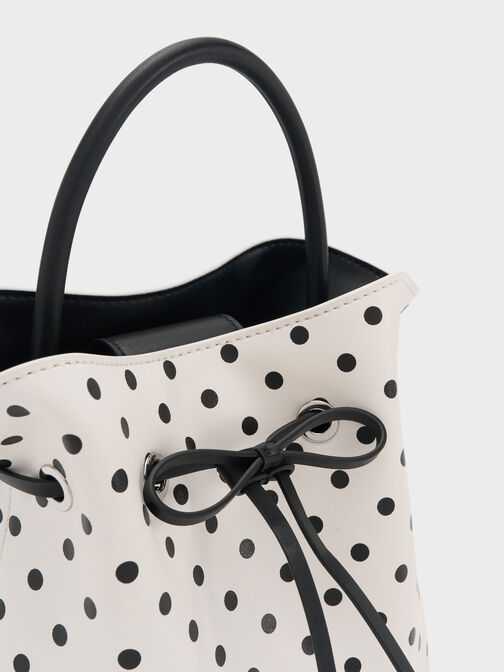 حقيبة باكيت هازل بفيونكة ونقشة منقطة, كريمي, hi-res