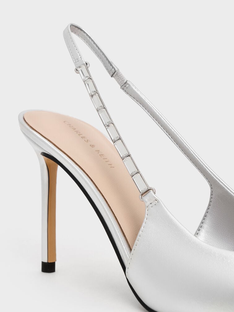 حذاء سلينجباك مفتوح الظهر بكعب عالٍ ومقدمة مدببة ومظهر معدني وحزام مزخرف, فضي, hi-res