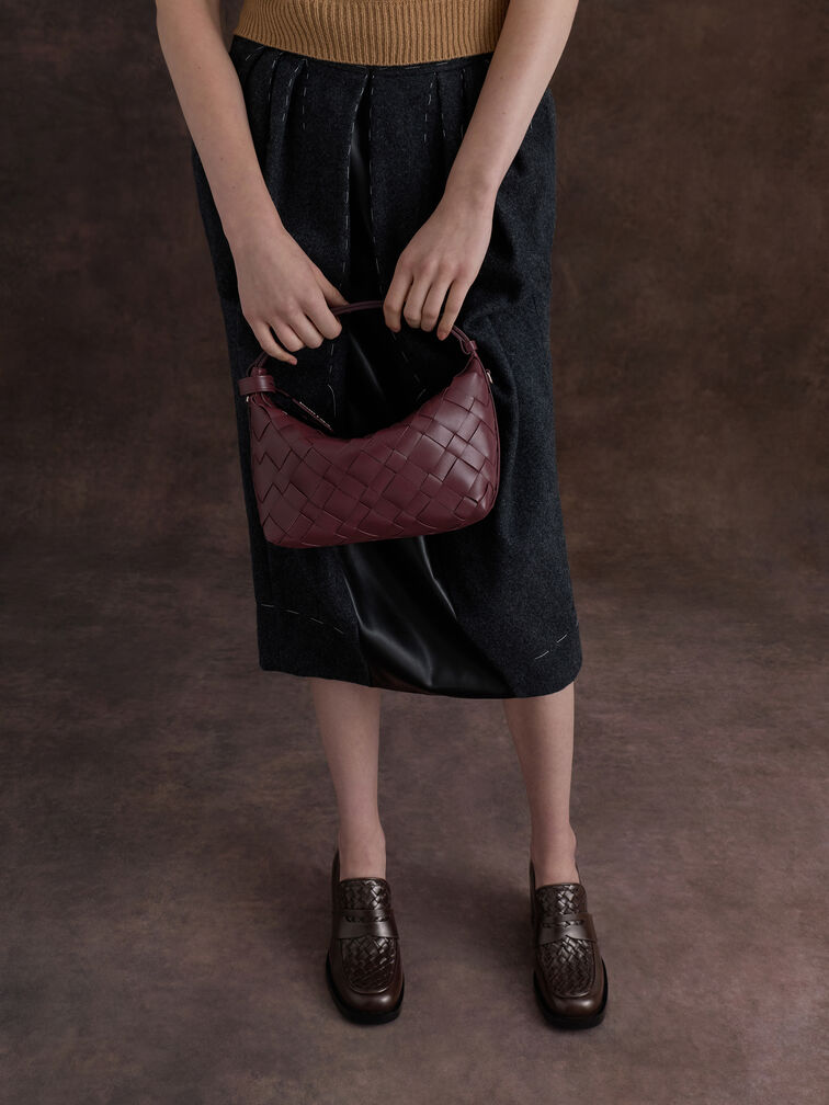 حقيبة كتف إيفيت بتصميم مضفور وتصميم معدني لامع, أحمر توتي فاخر, hi-res