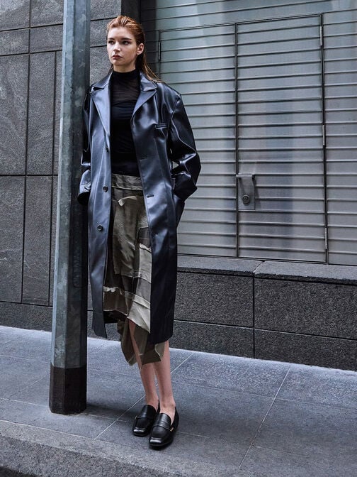 لوفر فلات بمقدمة لوزية, أسود, hi-res