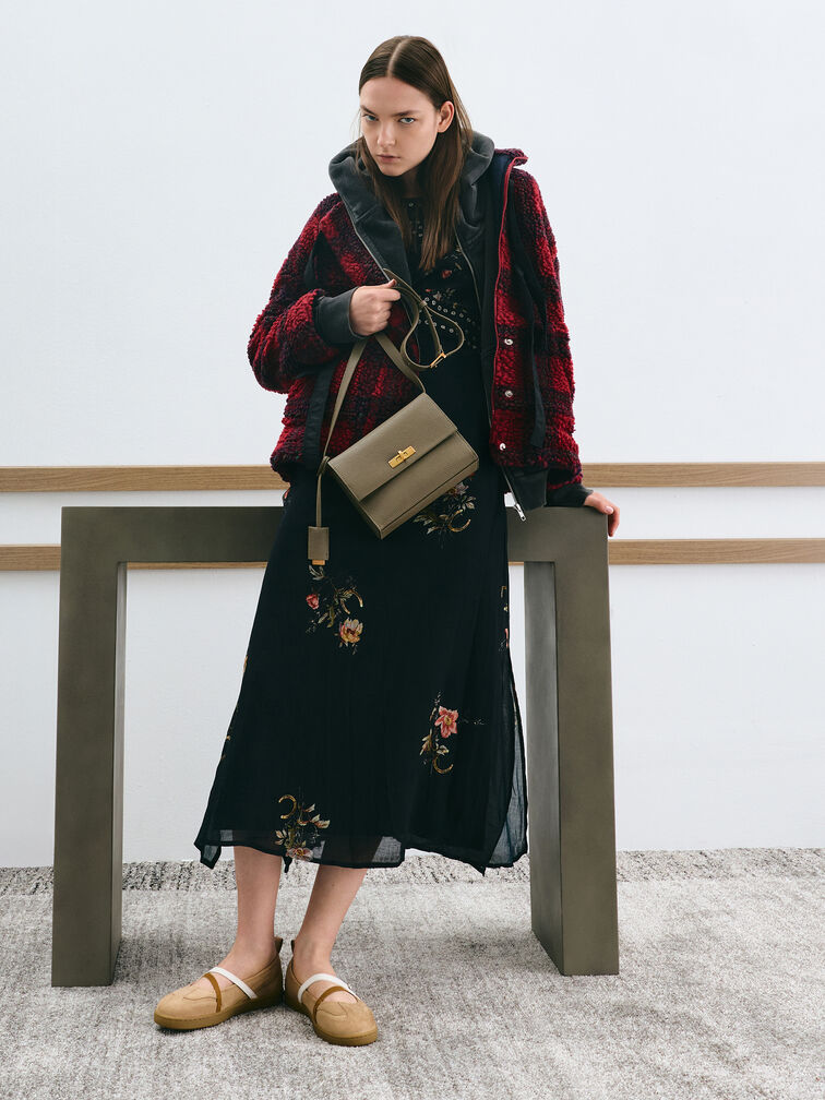 حقيبة كروس بودي تشانس بقفل دوار من الجلد المعاد تدويره, زيتي غامق, hi-res