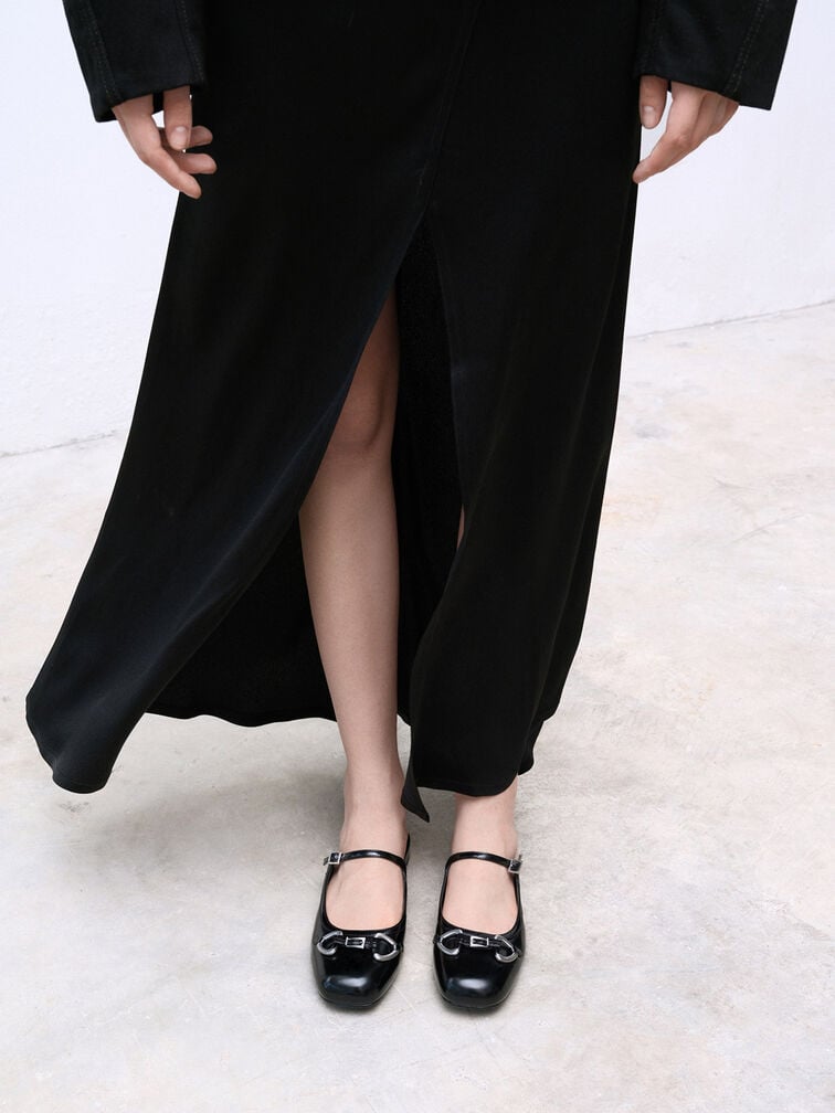 صندل مسطح بمقدمة مغلقة ومزين بلمسات معدنية, صندوق أسود, hi-res