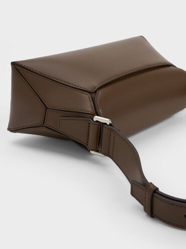 حقيبة كتف نسرين بتصميم هندسي, بني داكن, hi-res