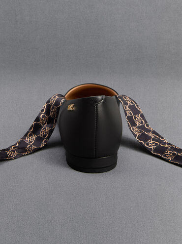 حذاء باليرينا جلد مع أربطة حول الساق ونقشة المونوغرام, أسود, hi-res