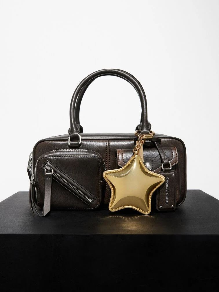 Metallic gold star mirror charm, a festive and stylish gift option for the Christmas season. 