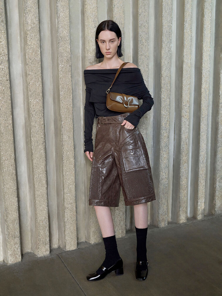 حقيبة الكتف النسائية من الجلد جابين بتصميم مستطيل – بنية –تشارلز آند كيث